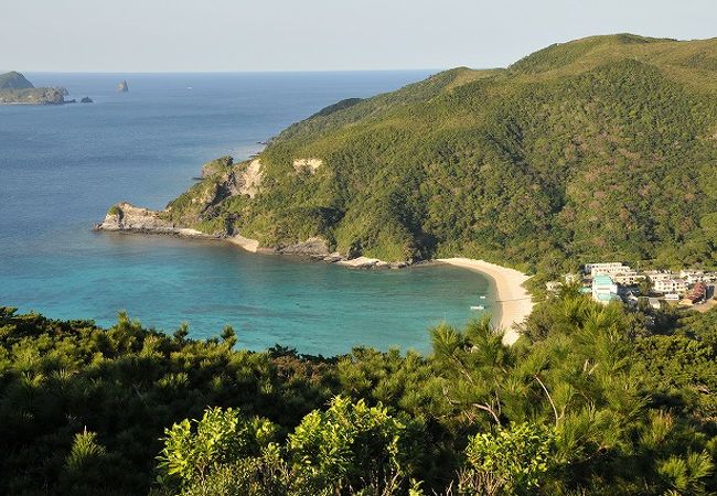 渡嘉志久ビーチと阿波連ビーチの両方が見える展望台