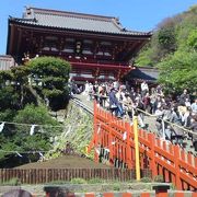 鎌倉のシンボル的神社です