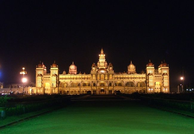夜景が必見の美しい宮殿