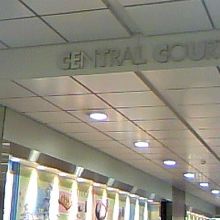 場所はJR大阪駅1階中央改札口前です