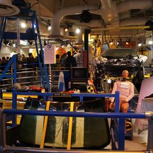 テストトラック館内部