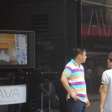 ホテル・パノラマの車寄せに看板が出ています。