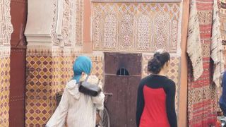 扉の装飾は必見！