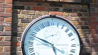 世界標準時を示す時計を見て感動！ 