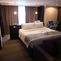 とても落ち着いた雰囲気の客室。