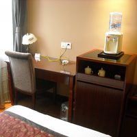 部屋にはミネラルウォーターのサーバーがありました