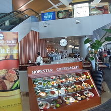 喫茶店などもいくつかあり