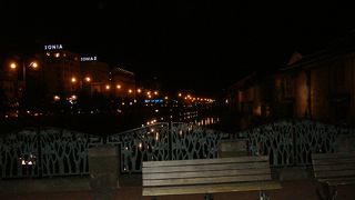 夜が綺麗だと思います。