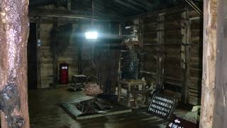 エレベーターでおりて三段壁洞窟へ