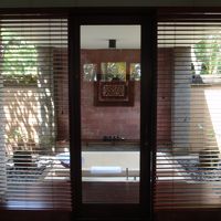 半屋外のバスルーム