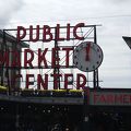 あまりにも有名なシアトルの Pike Place Market。