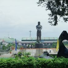 リサール公園内の国民的英雄ホセ・リサール記念像です。