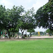 写真ではわかりませんが、フィリピン国内最大の公園です。