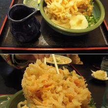 てんぷらがめちゃめちゃ大きい