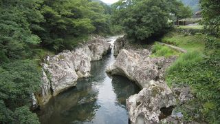 神秘的な穴場にして整備された観光スポット