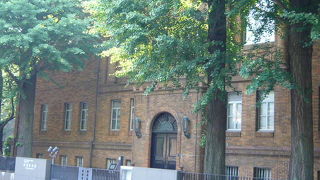 開館は木・土曜の13時から16時まで