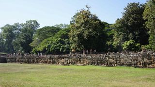 テラスの上から階段降りてみてね♪
