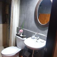 トイレの奥にシャワールームがあります。