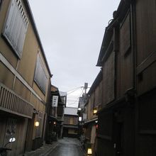 静寂と不思議なときの流れを感じる小路