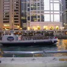 倅の会社の船が、倅の同僚がゆっくりと通るのです