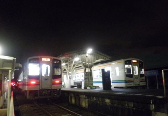 金指駅（ホーム上屋、駅舎本屋が国登録有形文化財）