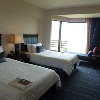 少し狭い部屋とかなり狭い浴室でした。