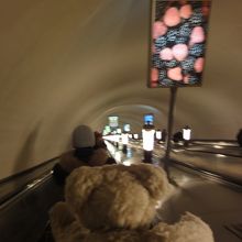 駅構内のエスカレーターです！