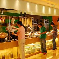 ラーメン（拉麺）：1本が2本、4本、8本、16本と伸ばされて