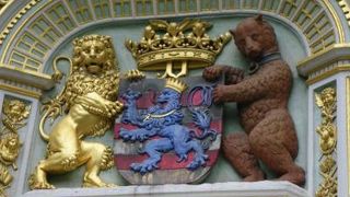 入口の紋章が印象的