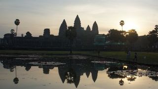 朝陽を見たら、屋台朝食して観光へ！