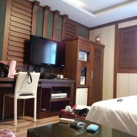 テレビもクローゼットも綺麗♪スーツケースも楽々広げられます！