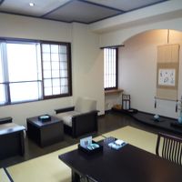 8帖＋板の間。二人には十分な広さ。