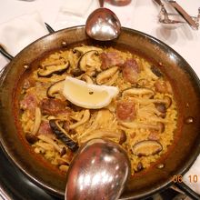 イベリコ豚、ポルチーニ、色々きのこのパエリア