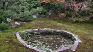 「巴の庭」は、本阿弥光悦作の枯山水庭園