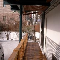 バスルームへ行くには一旦外に出ます。