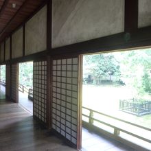 縁側からみたお庭