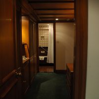 入口からバスルームまでのホール