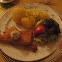 夜の食事は黒ビールと一緒にいただきました♪