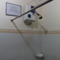 見た目は悪いけど、小さいながらもちゃんと働いてくれるシャワー