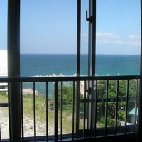 窓からは青い海が広がります