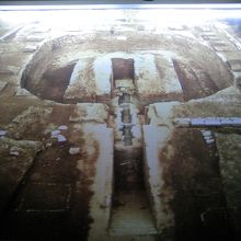 仏舎利発掘当時の写真を撮影したもの