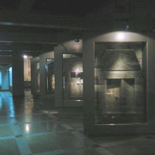 仏舎利は沢山も門扉で守られいました。