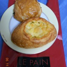 手前が、また食べたいパン・オ・フロマージュ