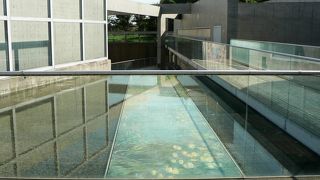 京都市営地下鉄烏丸線「北山」下車すぐの京都府立陶板名画の庭