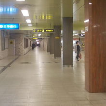 西に向かう通路は比較的空いていることが多いです