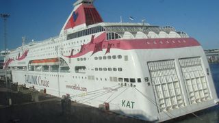 港から歴史地区まで歩けます