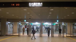 西側もある程度地下で歩けます