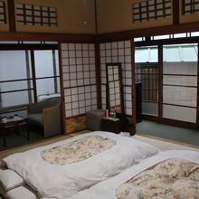 二間続きのお部屋（寝室）