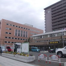 少し離れた場所にある中央区役所