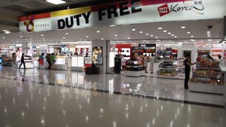 DUTY　FREE　SHOPがあります